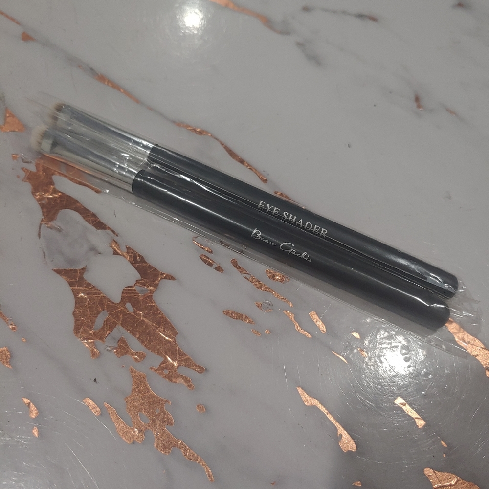 Beau Gachis eye shader brush